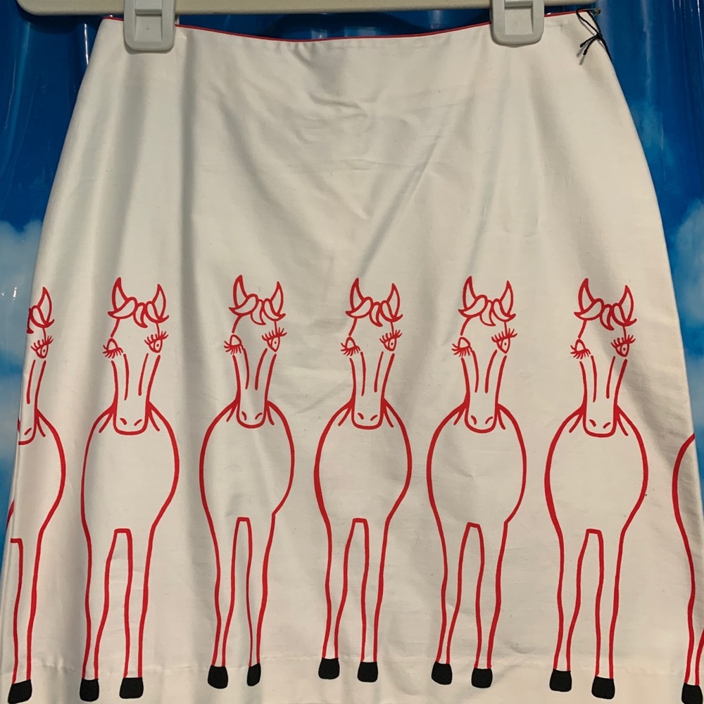 White cotton skirt with cute horse pattern.